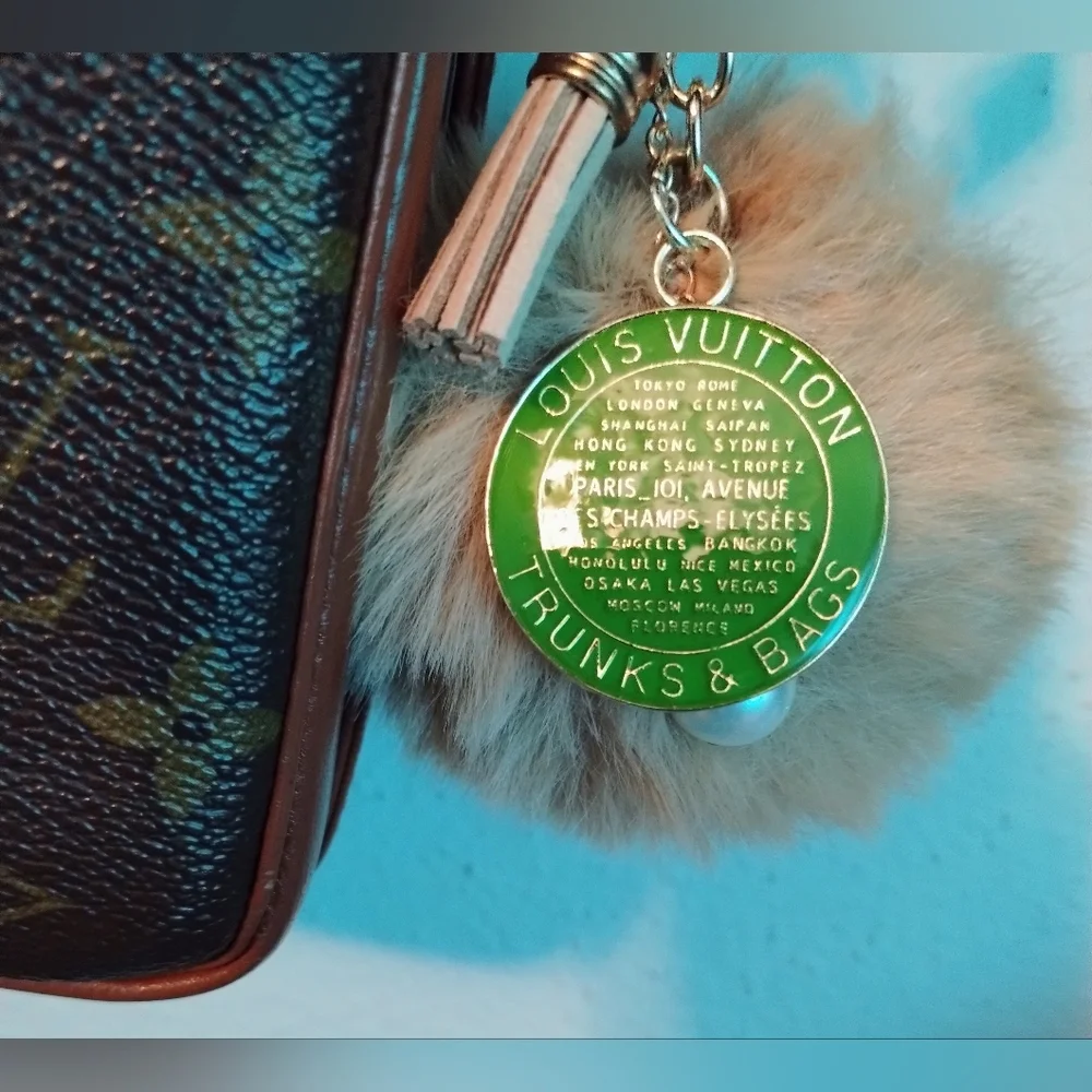Louis Vuitton Zipper Pull Double Sided - Picture 4 of 5